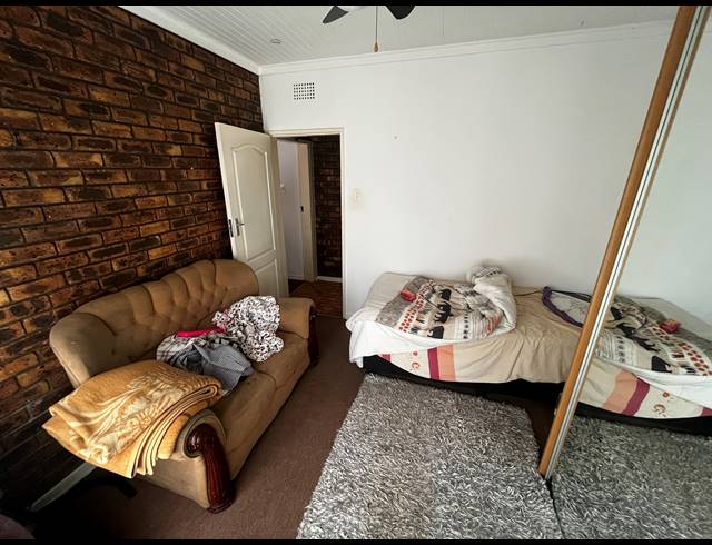 3 BEDROOM HOUSE FOR SALE IN DERSLEY